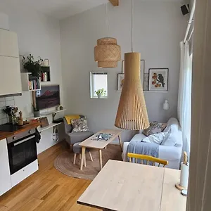 Vakantiehuis Tiny Grey House With Loft, 15 Min From Center, Gotenburg